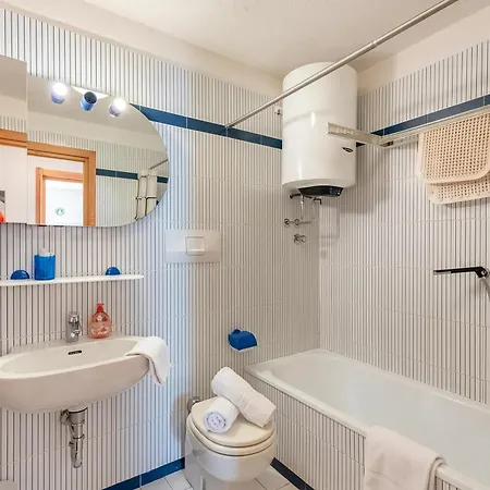 Family Steps From Lifts - Happy Apartamento